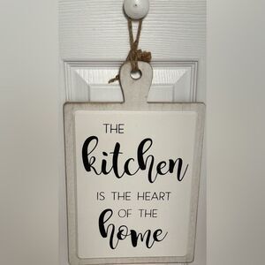 “The kitchen is the heart of the home!” sign!